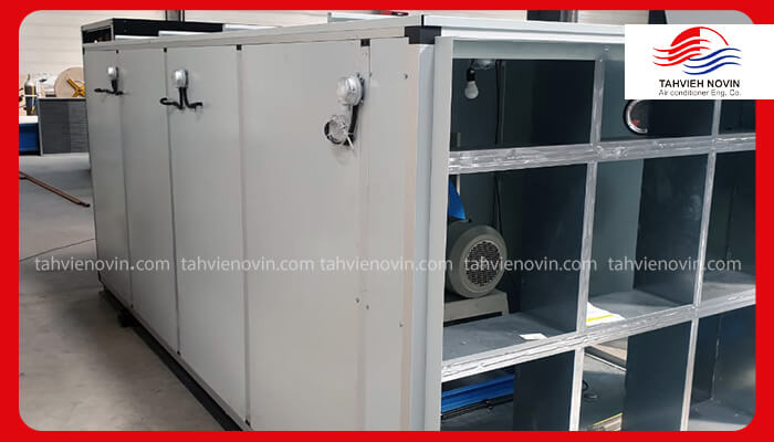 تصویر نمای داخلی یک هواساز ۱۲۵۰۰cfm از شرکت تهویه نوین، که بخش‌های مختلف فیلتراسیون، موتور و فن را نشان می‌دهد.