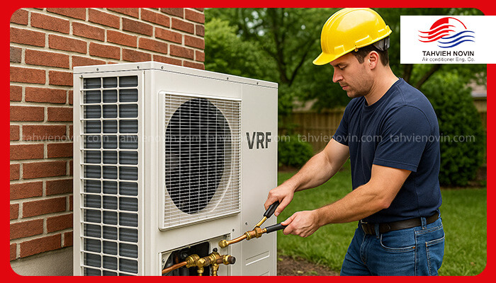 آقای نصاب در حیاط منزل در حال نصب سیستم VRF