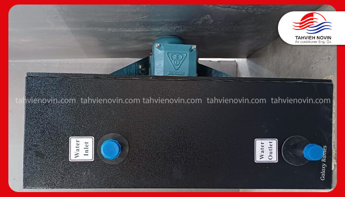 نمای نزدیک از اتصالات ورودی و خروجی آب در یونیت هیتر بخار با ظرفیت BTU/h 450000.